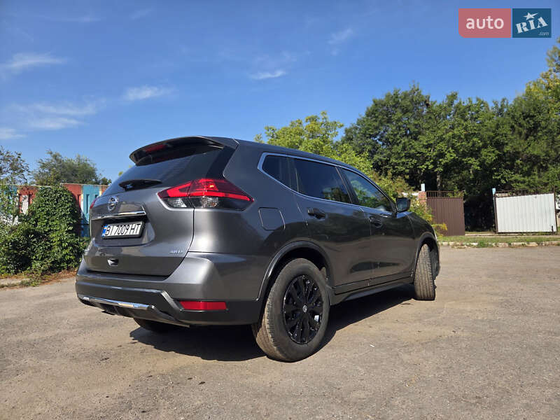 Внедорожник / Кроссовер Nissan Rogue 2016 в Полтаве