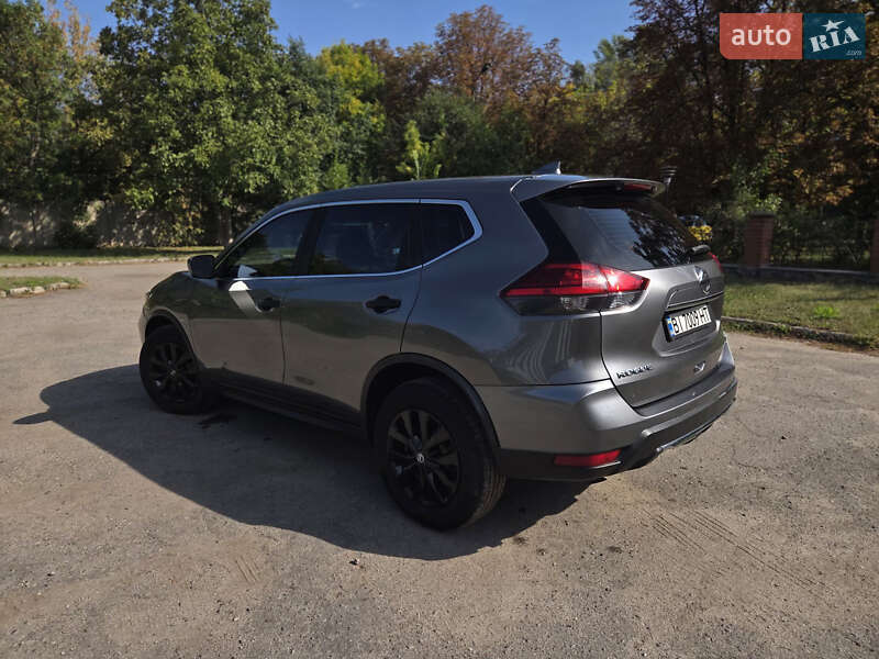 Внедорожник / Кроссовер Nissan Rogue 2016 в Полтаве