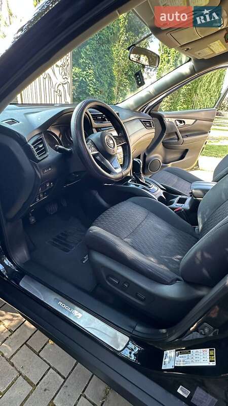 Позашляховик / Кросовер Nissan Rogue 2018 в Вишневому фото 21 Позашляховик / Кросовер Nissan Rogue 2018 в Вишневому