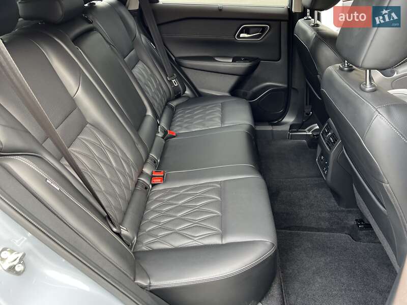 Внедорожник / Кроссовер Nissan Rogue 2023 в Ужгороде
