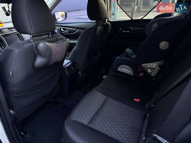 Внедорожник / Кроссовер Nissan Rogue 2017 в Киеве