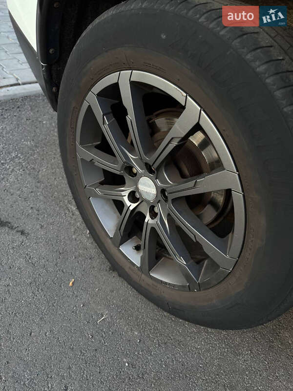 Внедорожник / Кроссовер Nissan Rogue 2017 в Киеве