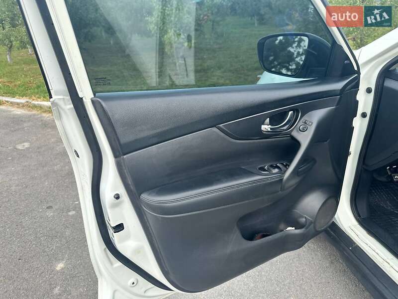 Позашляховик / Кросовер Nissan Rogue 2017 в Городківці