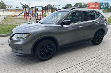 Внедорожник / Кроссовер Nissan Rogue 2018 в 