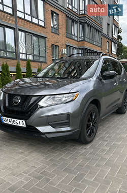 Внедорожник / Кроссовер Nissan Rogue 2018 в 