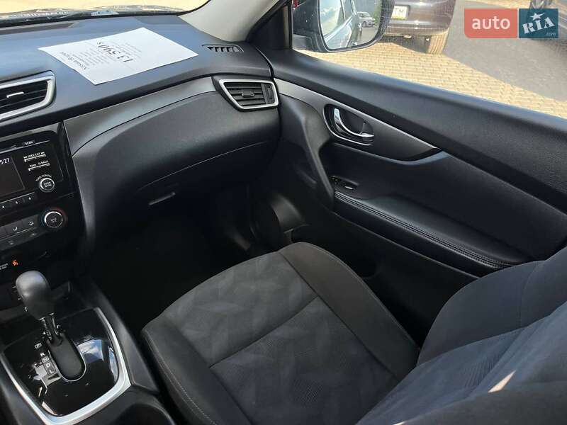 Внедорожник / Кроссовер Nissan Rogue 2015 в Львове