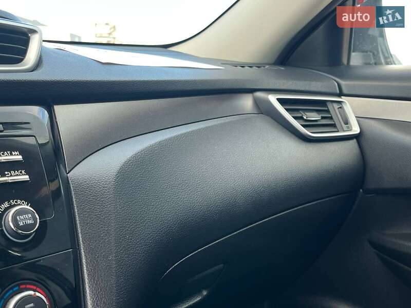 Внедорожник / Кроссовер Nissan Rogue 2015 в Львове