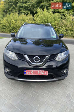 Позашляховик / Кросовер Nissan Rogue 2016 в Лубнах