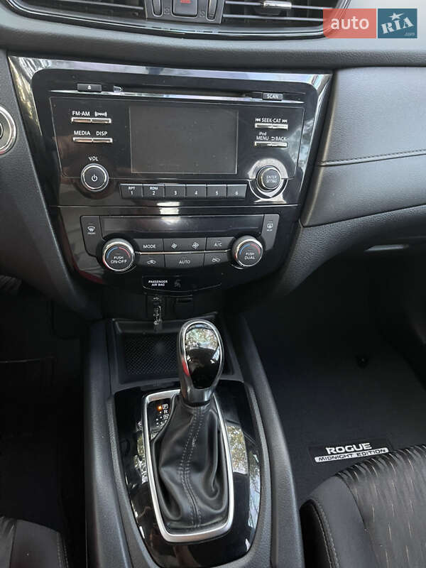 Внедорожник / Кроссовер Nissan Rogue 2017 в Николаеве