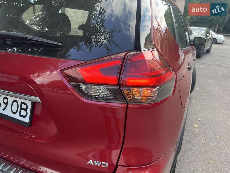 Внедорожник / Кроссовер Nissan Rogue 2017 в Ивано-Франковске