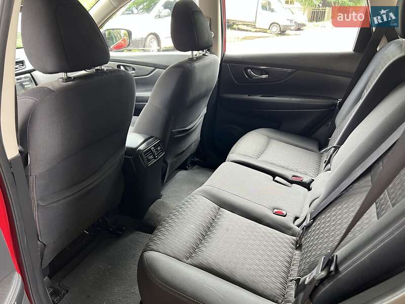 Внедорожник / Кроссовер Nissan Rogue 2017 в Ивано-Франковске