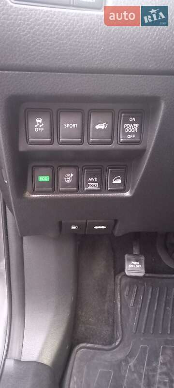 Позашляховик / Кросовер Nissan Rogue 2016 в Жовкві