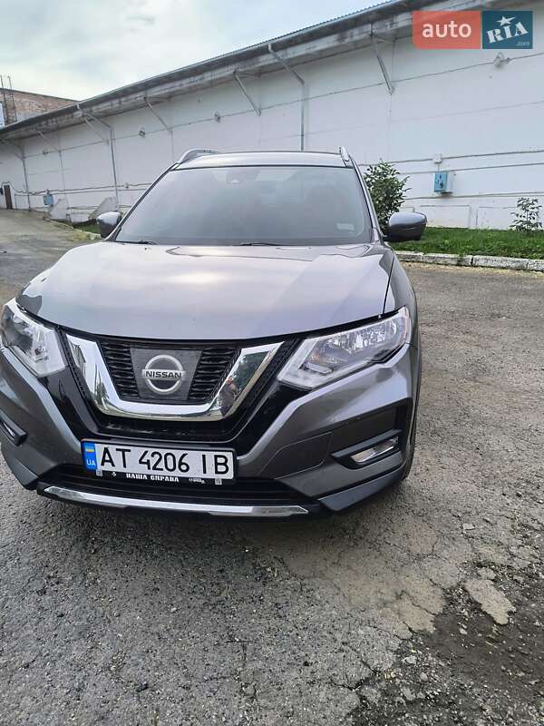 Позашляховик / Кросовер Nissan Rogue 2017 в Рогатині