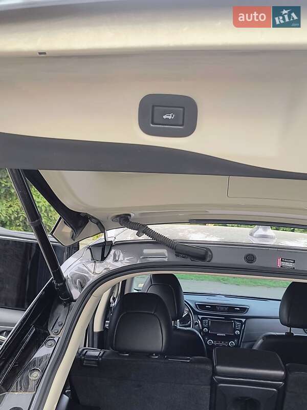 Позашляховик / Кросовер Nissan Rogue 2017 в Рогатині