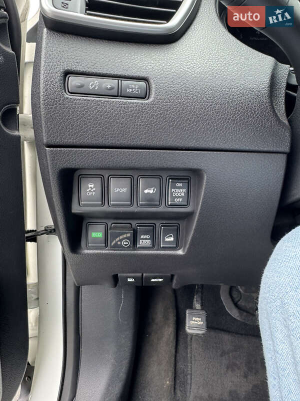 Внедорожник / Кроссовер Nissan Rogue 2015 в Луцке