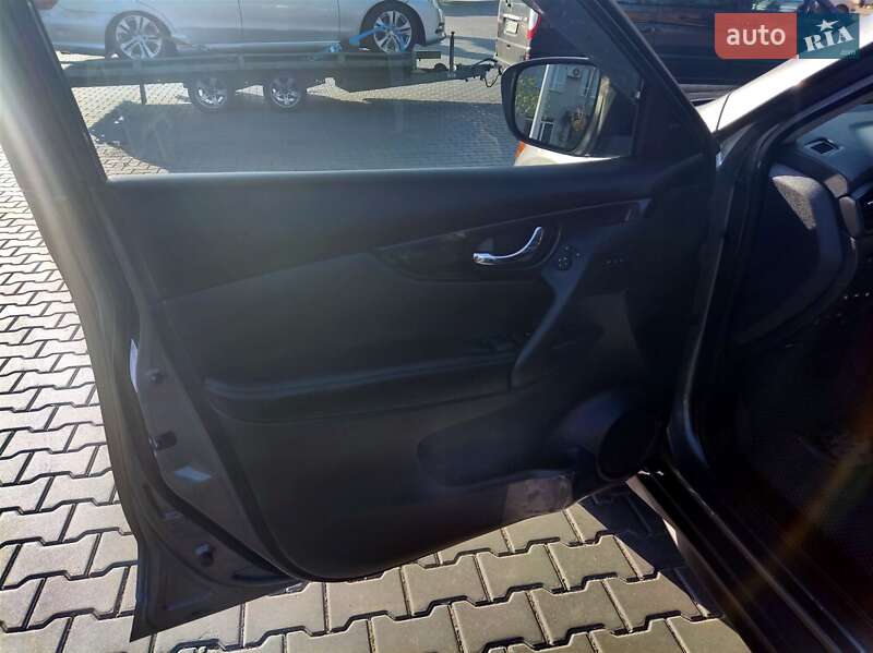 Позашляховик / Кросовер Nissan Rogue 2019 в Чернівцях