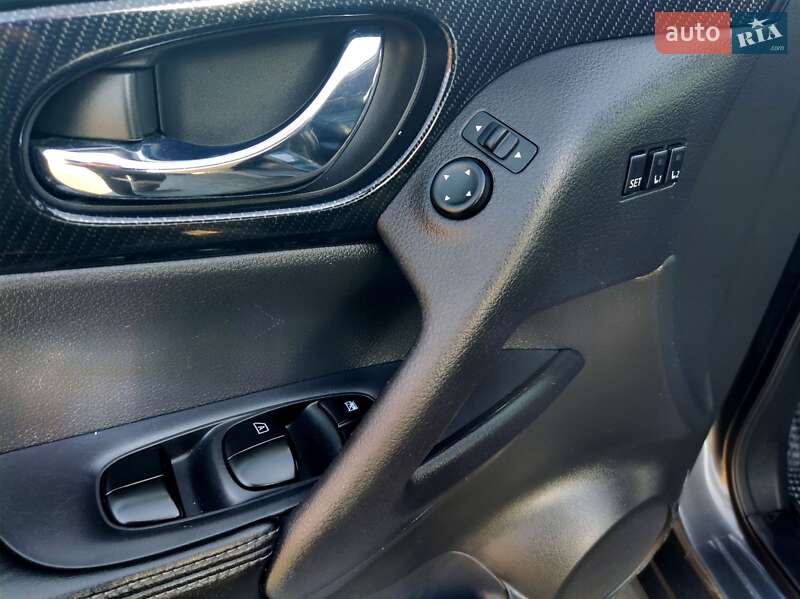 Позашляховик / Кросовер Nissan Rogue 2019 в Чернівцях