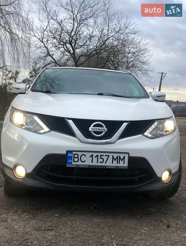 Внедорожник / Кроссовер Nissan Rogue 2017 в Мостиске