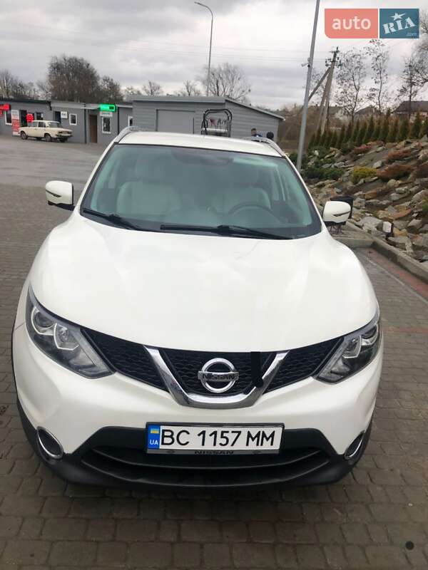 Внедорожник / Кроссовер Nissan Rogue 2017 в Мостиске