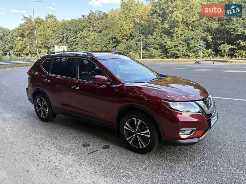 Внедорожник / Кроссовер Nissan Rogue 2018 в 