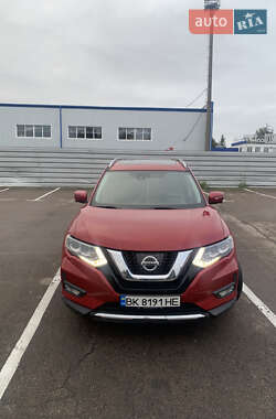 Внедорожник / Кроссовер Nissan Rogue 2017 в Ровно