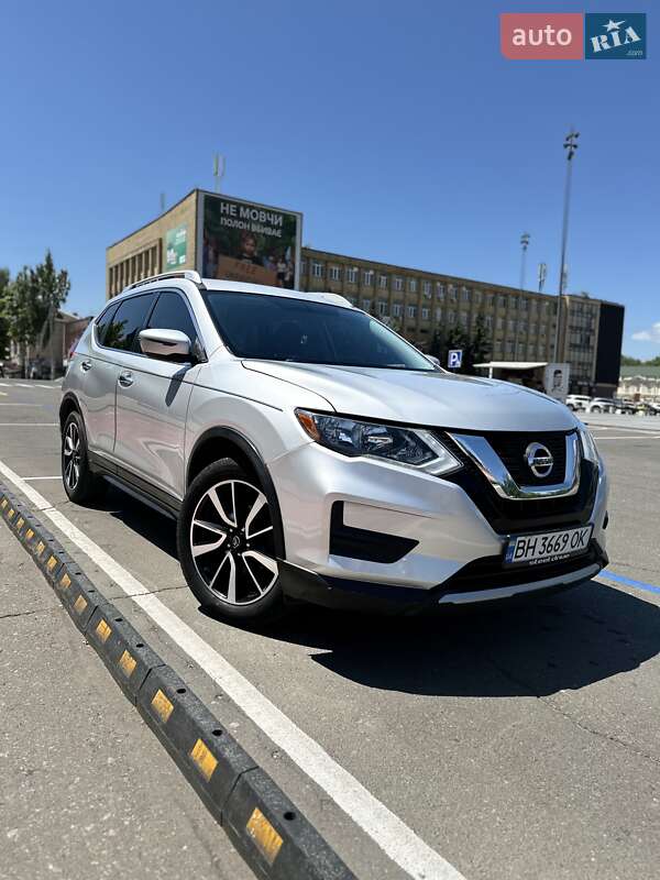 Внедорожник / Кроссовер Nissan Rogue 2016 в 