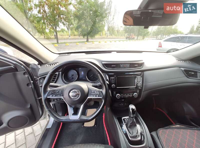 Внедорожник / Кроссовер Nissan Rogue 2019 в Каменском