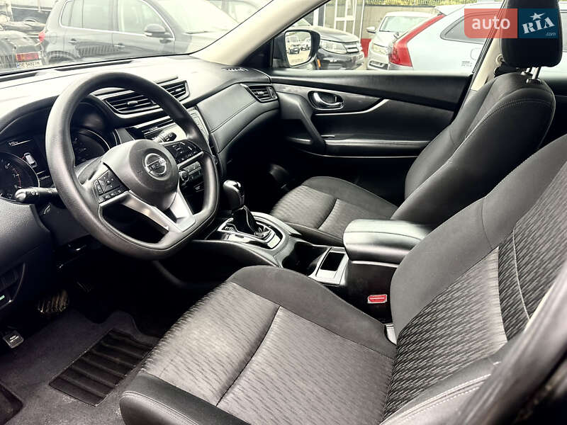 Внедорожник / Кроссовер Nissan Rogue 2017 в Львове