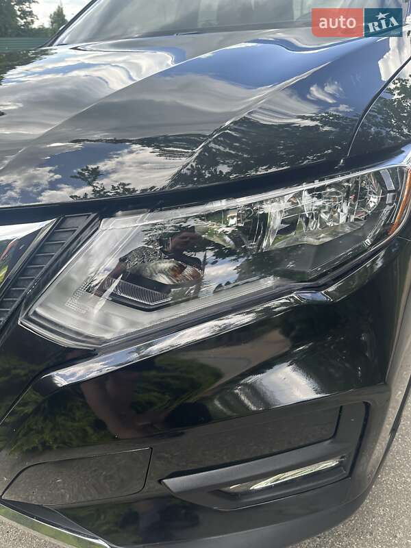 Позашляховик / Кросовер Nissan Rogue 2017 в Харкові