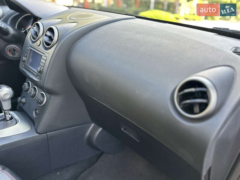 Позашляховик / Кросовер Nissan Rogue 2011 в Одесі