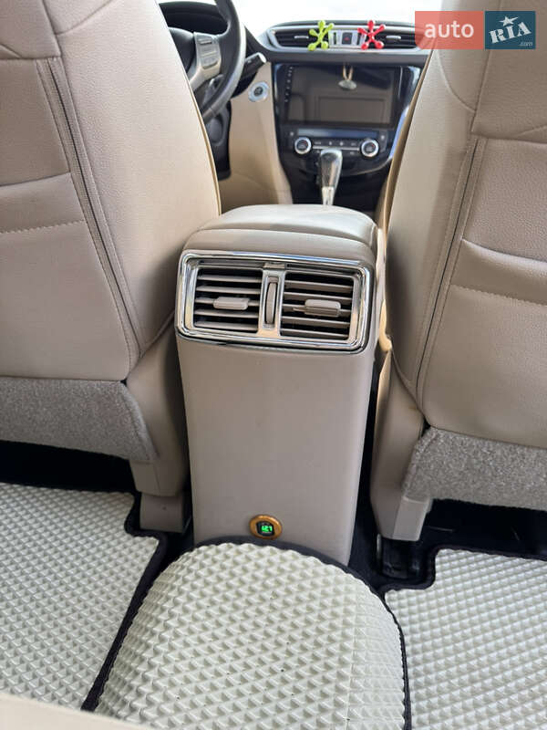 Позашляховик / Кросовер Nissan Rogue 2016 в Первомайську