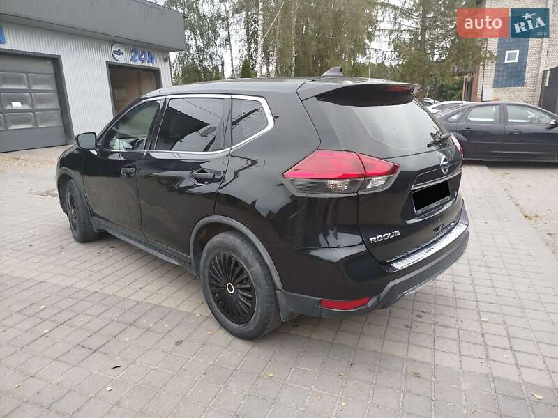 Внедорожник / Кроссовер Nissan Rogue 2017 в Сарнах