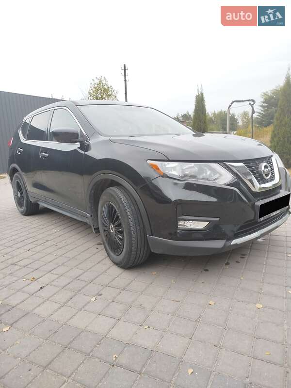 Внедорожник / Кроссовер Nissan Rogue 2017 в Сарнах