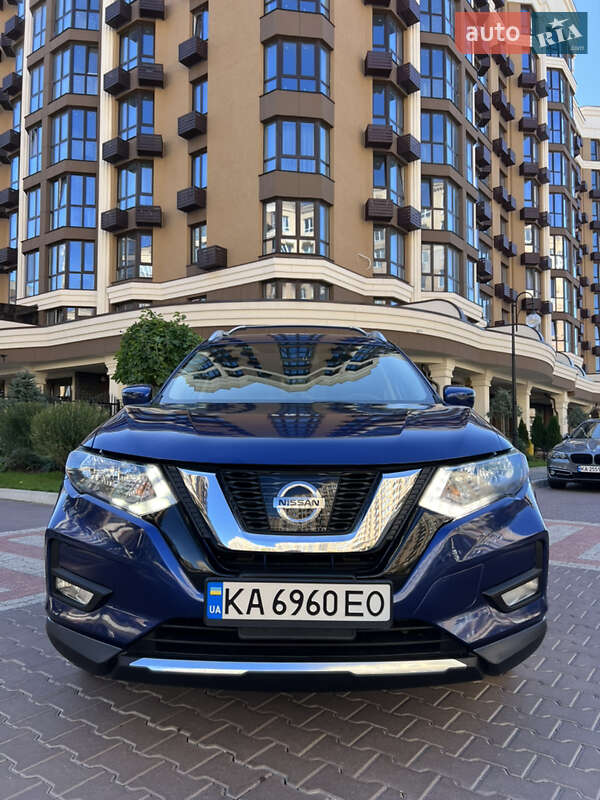 Внедорожник / Кроссовер Nissan Rogue 2017 в Киеве