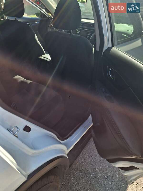 Внедорожник / Кроссовер Nissan Rogue 2017 в Хмельницком