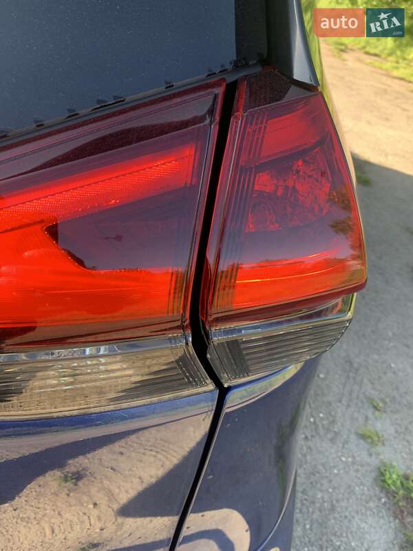 Внедорожник / Кроссовер Nissan Rogue 2018 в Львове