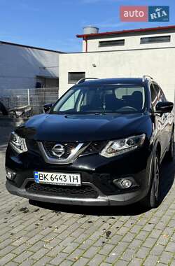 Внедорожник / Кроссовер Nissan Rogue 2015 в Ровно