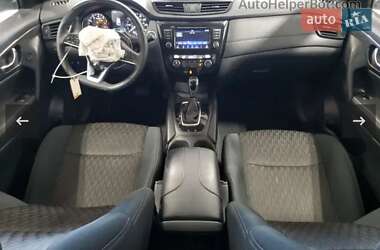 Внедорожник / Кроссовер Nissan Rogue 2018 в 