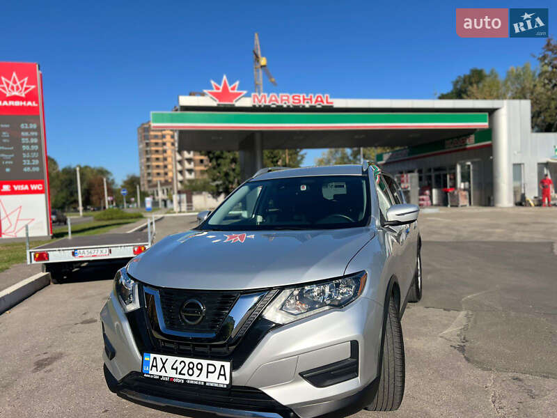 Внедорожник / Кроссовер Nissan Rogue 2018 в 