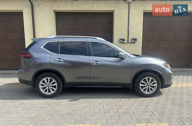 Внедорожник / Кроссовер Nissan Rogue 2018 в 