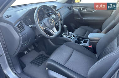Внедорожник / Кроссовер Nissan Rogue 2018 в 