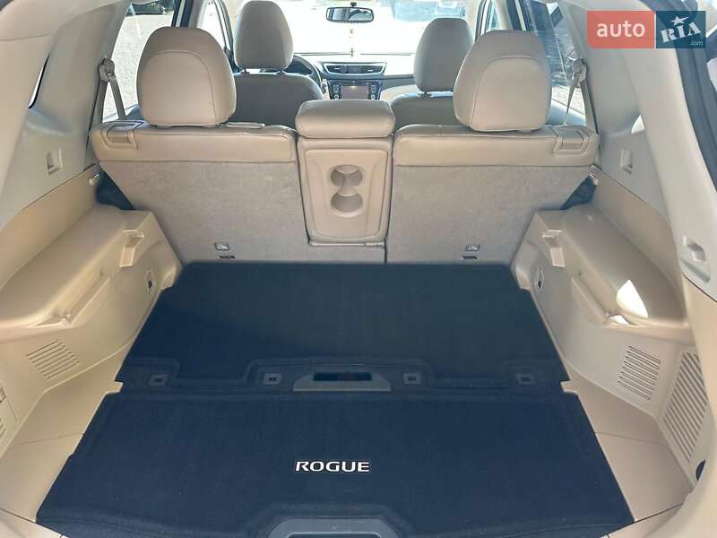 Внедорожник / Кроссовер Nissan Rogue 2016 в Надворной