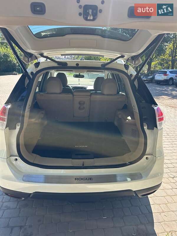 Внедорожник / Кроссовер Nissan Rogue 2016 в Надворной