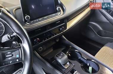 Внедорожник / Кроссовер Nissan Rogue 2023 в 