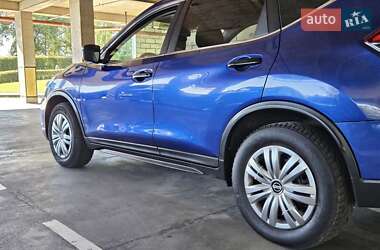 Внедорожник / Кроссовер Nissan Rogue 2017 в 