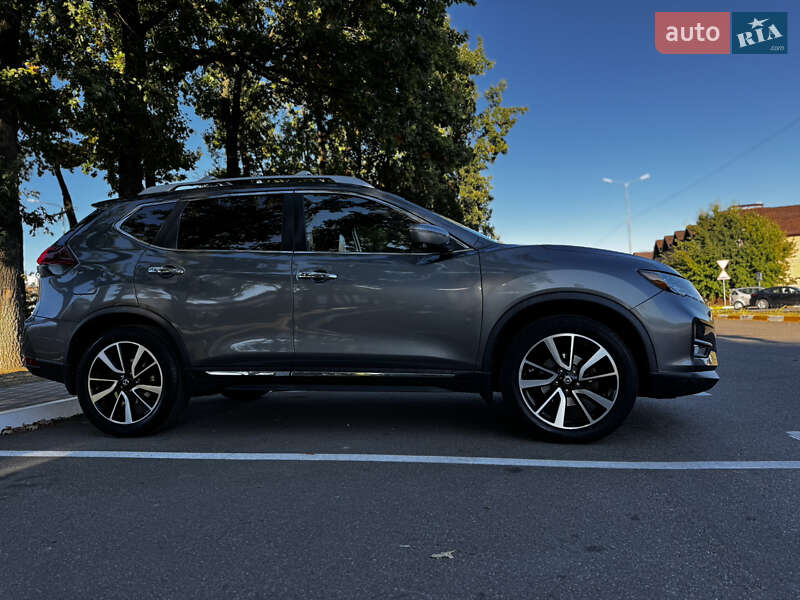 Внедорожник / Кроссовер Nissan Rogue 2018 в 