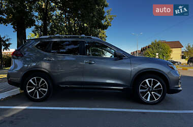 Внедорожник / Кроссовер Nissan Rogue 2018 в 