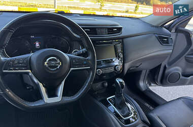 Внедорожник / Кроссовер Nissan Rogue 2018 в 