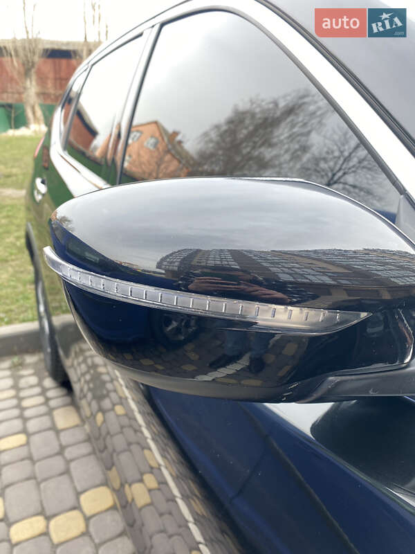 Внедорожник / Кроссовер Nissan Rogue 2017 в Виннице