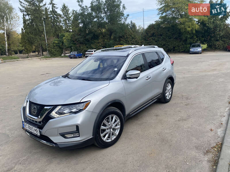 Внедорожник / Кроссовер Nissan Rogue 2017 в Львове